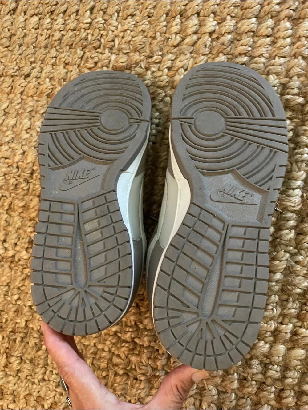 Nike Men’s Low-Top Sneakers in Gray and Light Gray